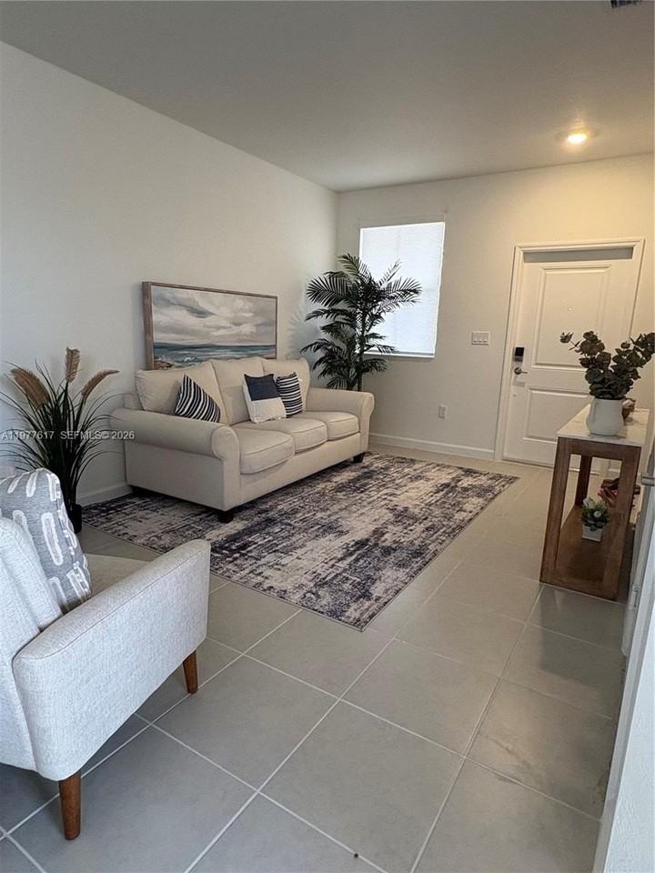 2409 Se 28th St #2409 - Photo 4 of 11