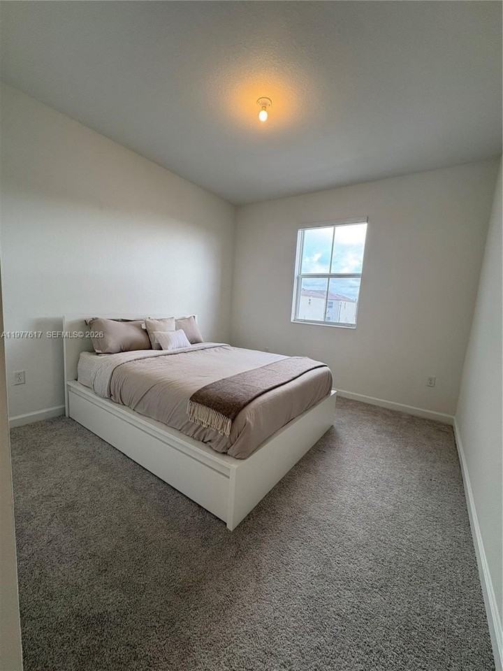 2409 Se 28th St #2409 - Photo 7 of 11
