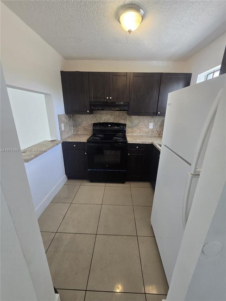 13725 Ne 6th Ave #203 - Photo 4 of 11