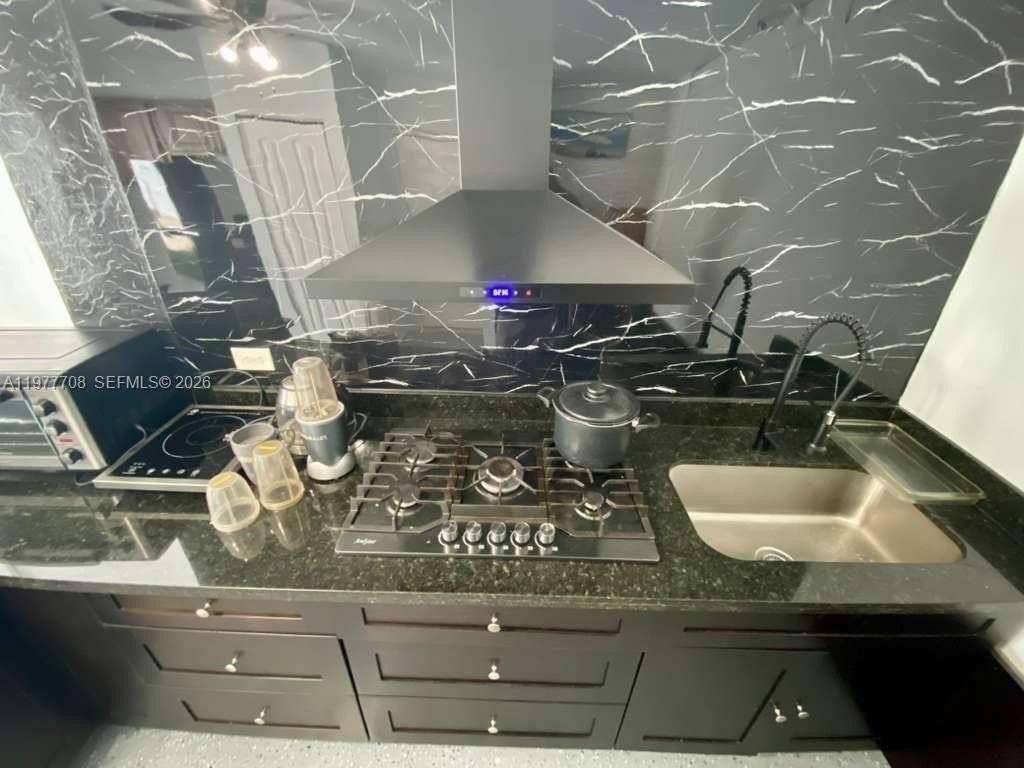 7110 Hope St - Photo 4 of 14