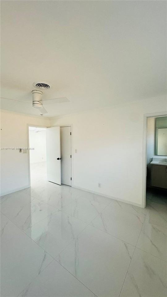 1675 Ne 45th St #1681 - Photo 5 of 27