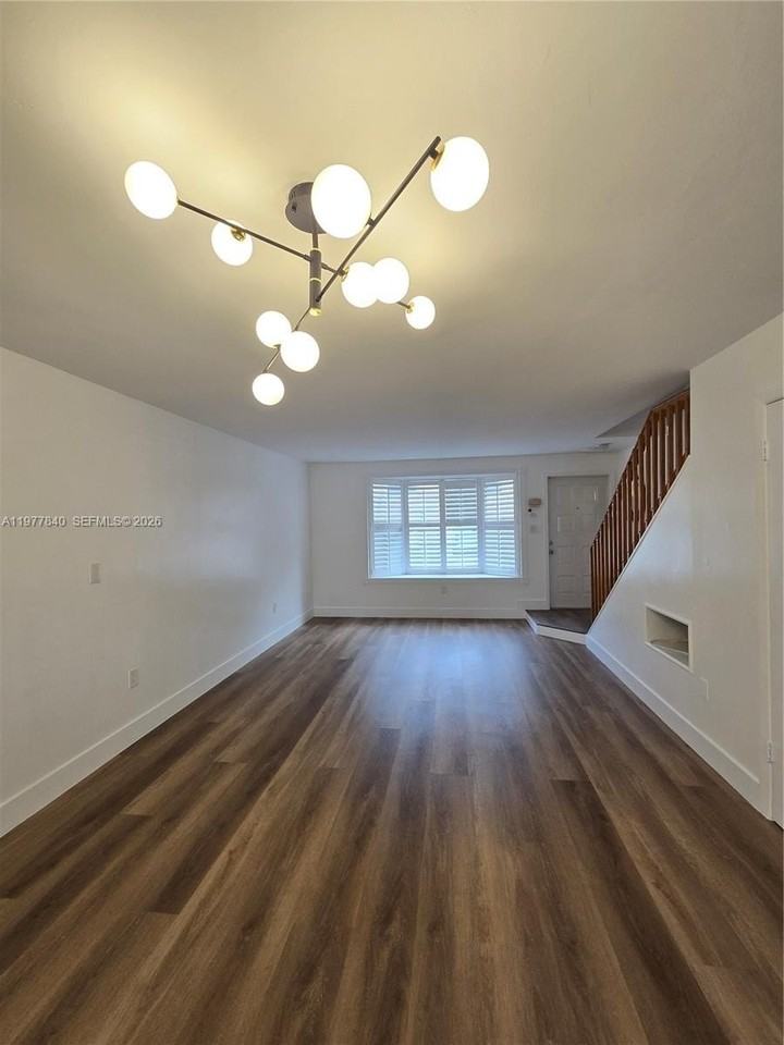 7847 Sw 102nd Ln #7847 - Photo 3 of 18