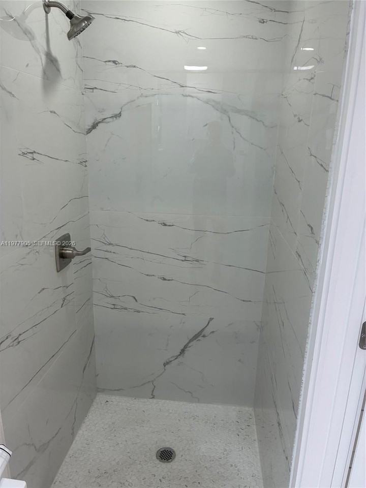 1530 Ne 33rd St #1530 - Photo 2 of 6