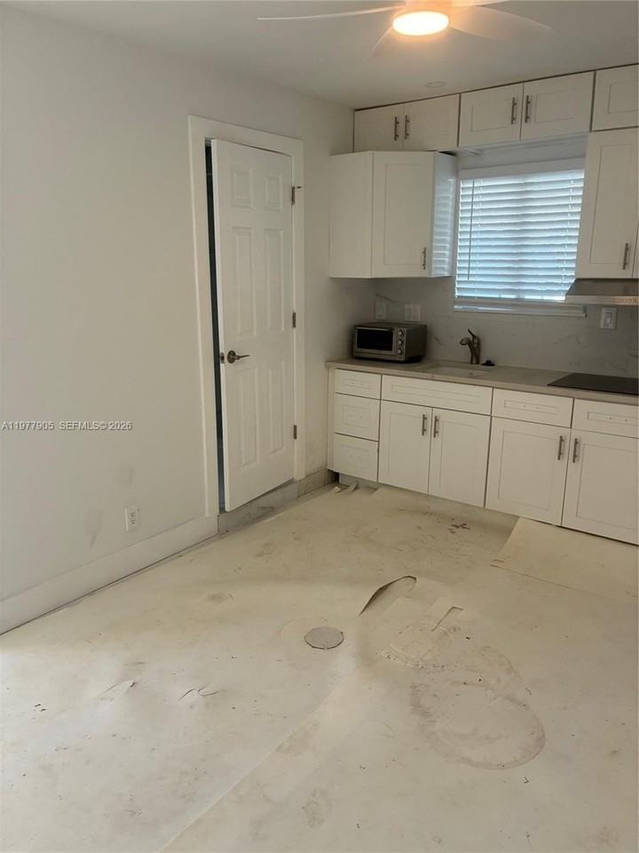 1530 Ne 33rd St #1530 - Photo 3 of 6