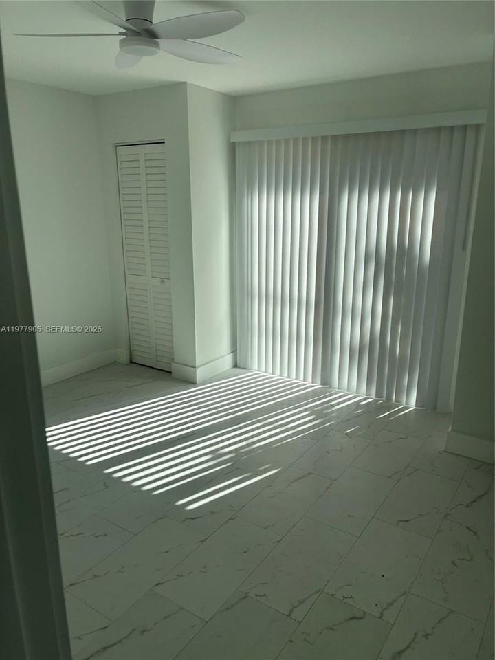 1530 Ne 33rd St #1530 - Photo 4 of 6