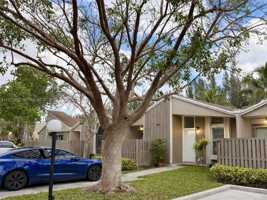 featured image of 614 Woodgate Cir #C