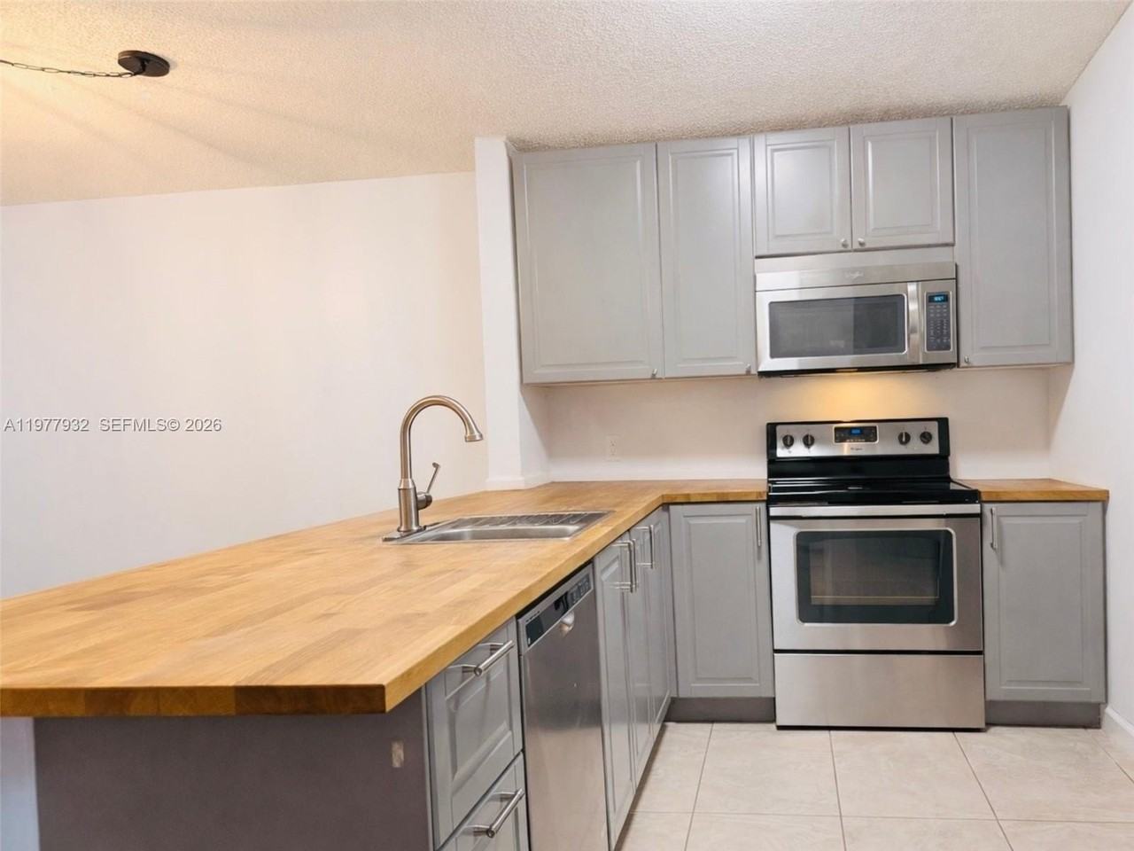 614 Woodgate Cir #C - Photo 3 of 12