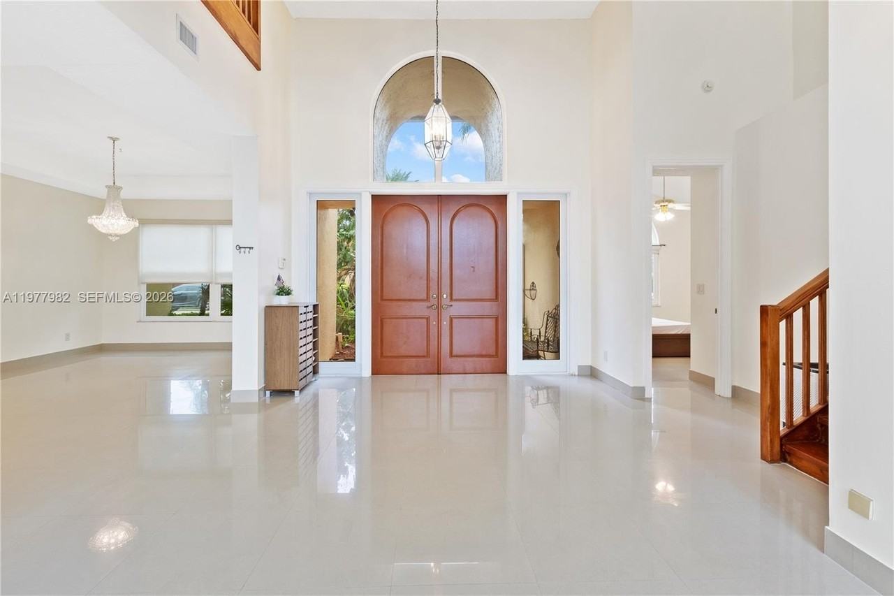 10091 Nw 7th St - Photo 7 of 40