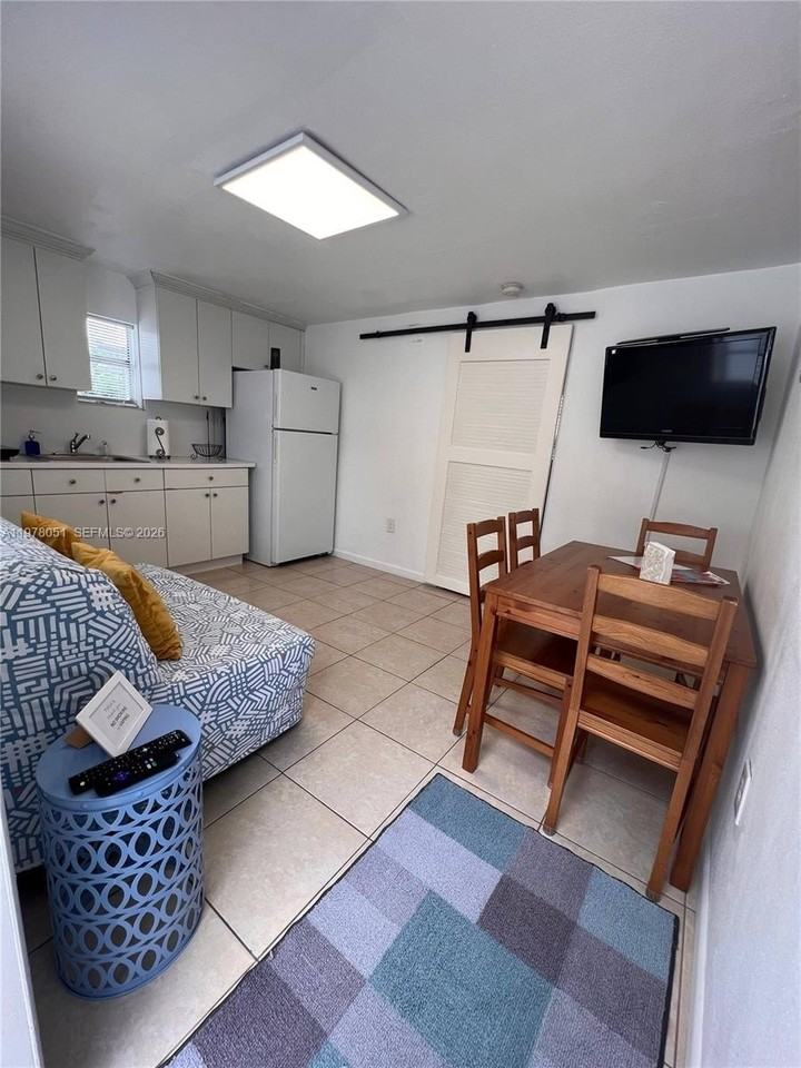 2623 Sw 17th St #A - Photo 2 of 18