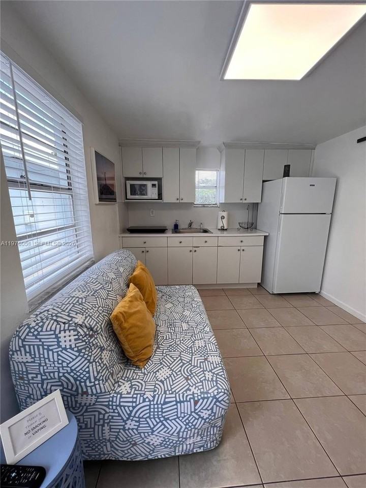 2623 Sw 17th St #A - Photo 3 of 18