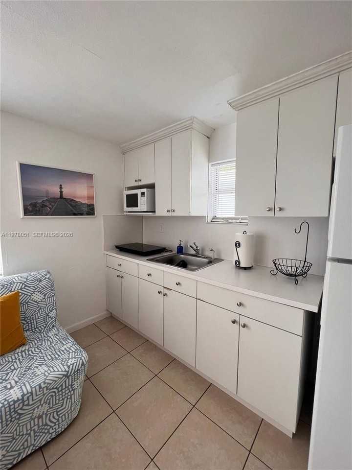 2623 Sw 17th St #A - Photo 5 of 18