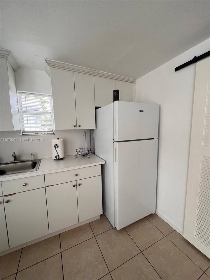 2623 Sw 17th St #A - Photo 6 of 18