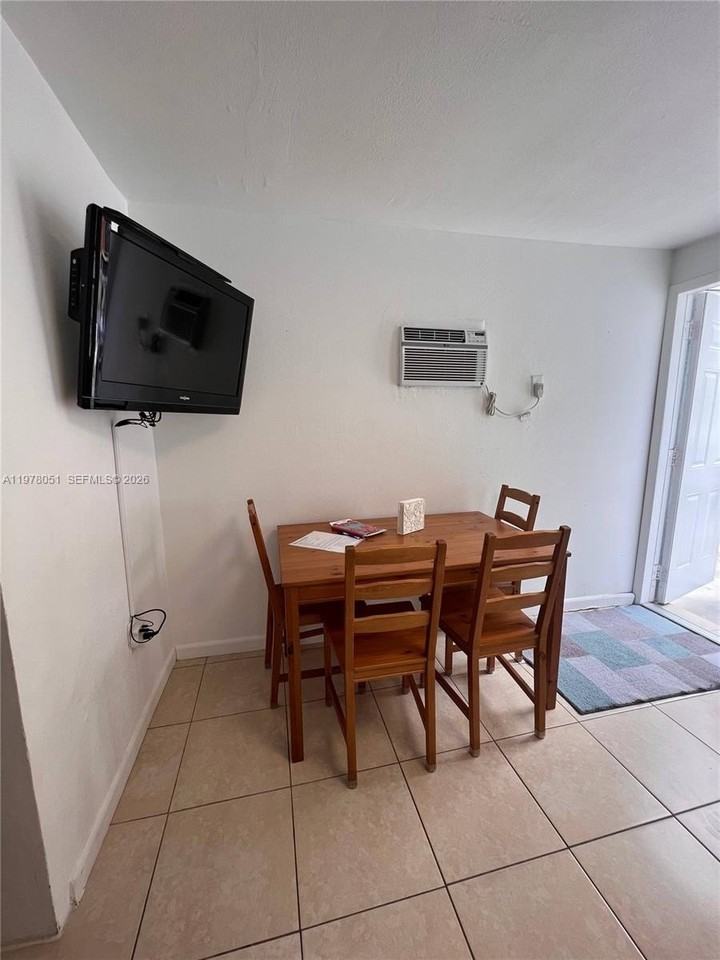 2623 Sw 17th St #A - Photo 7 of 18