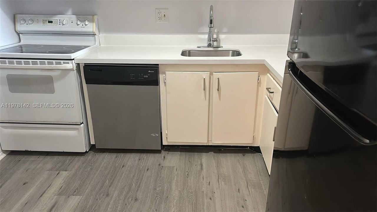 8000 Fairview Dr #306 - Photo 3 of 11