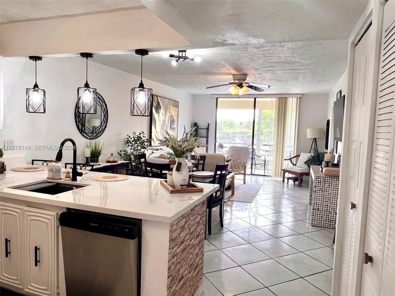 2811 Somerset Dr #211 - Photo 4 of 50