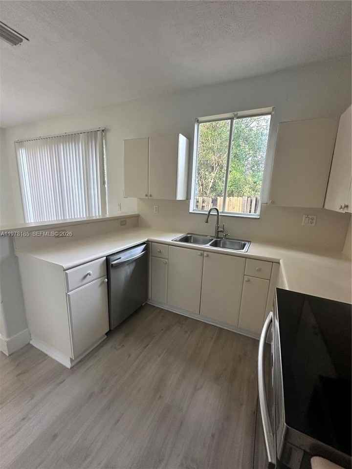 1481 Se 24th Ct #243 - Photo 3 of 36