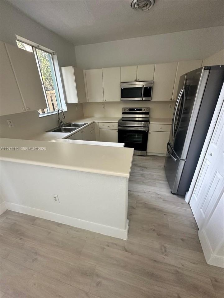 1481 Se 24th Ct #243 - Photo 5 of 36