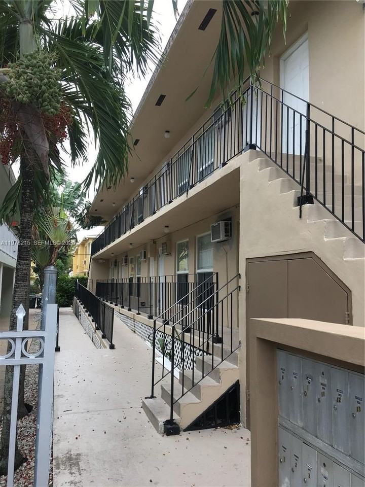 960 Biarritz Dr #14 - Photo 2 of 10