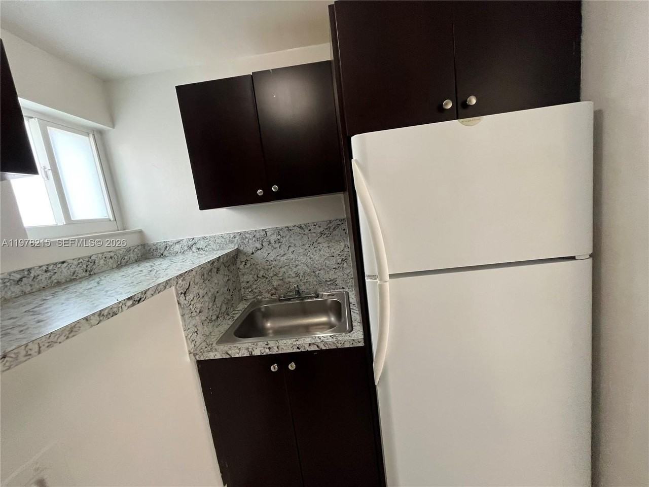 960 Biarritz Dr #14 - Photo 4 of 10