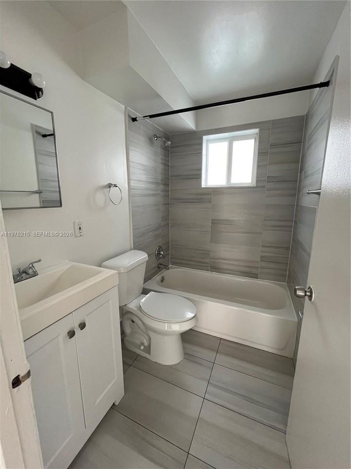 960 Biarritz Dr #14 - Photo 5 of 10