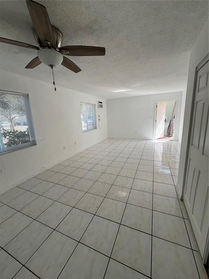 960 Biarritz Dr #14 - Photo 7 of 10