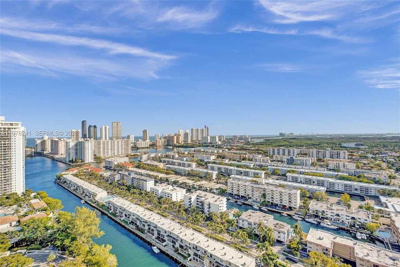 2000 Island Blvd #2802 - Photo 3 of 50