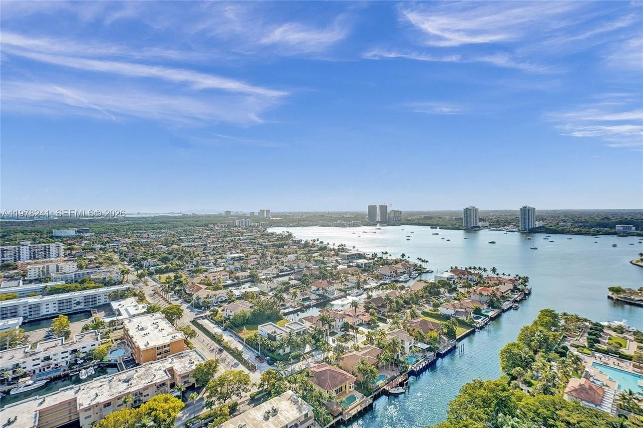 2000 Island Blvd #2802 - Photo 5 of 50