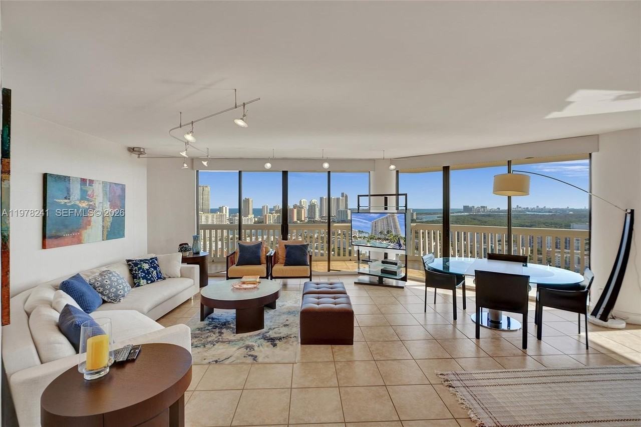 2000 Island Blvd #2802 - Photo 6 of 50