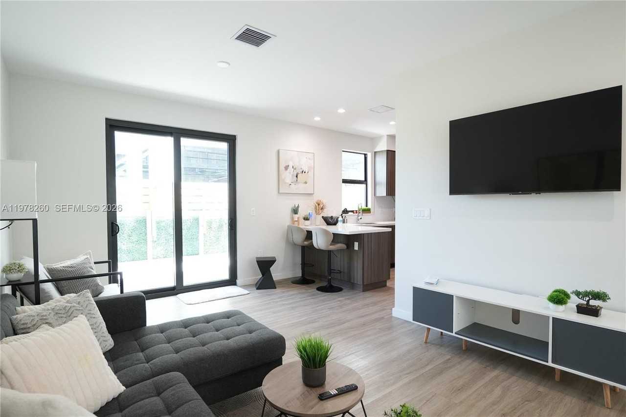 211 Se 4th St #3 - Photo 6 of 28