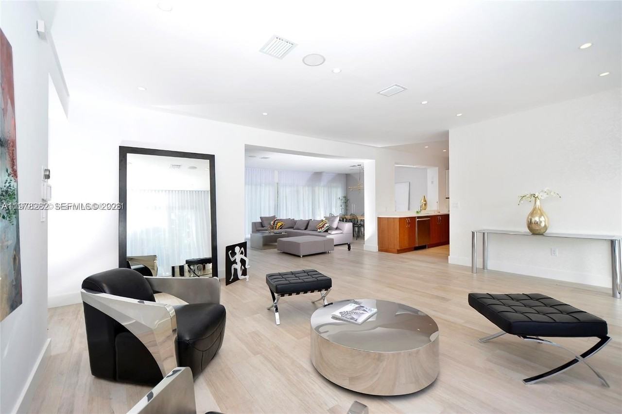 880 N Venetian Dr - Photo 7 of 26