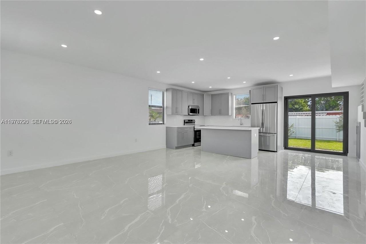 18455 Sw 117th Ave - Photo 4 of 13