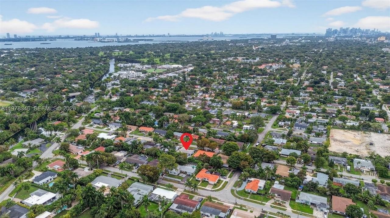 425 Ne 114th St #0 - Photo 3 of 45