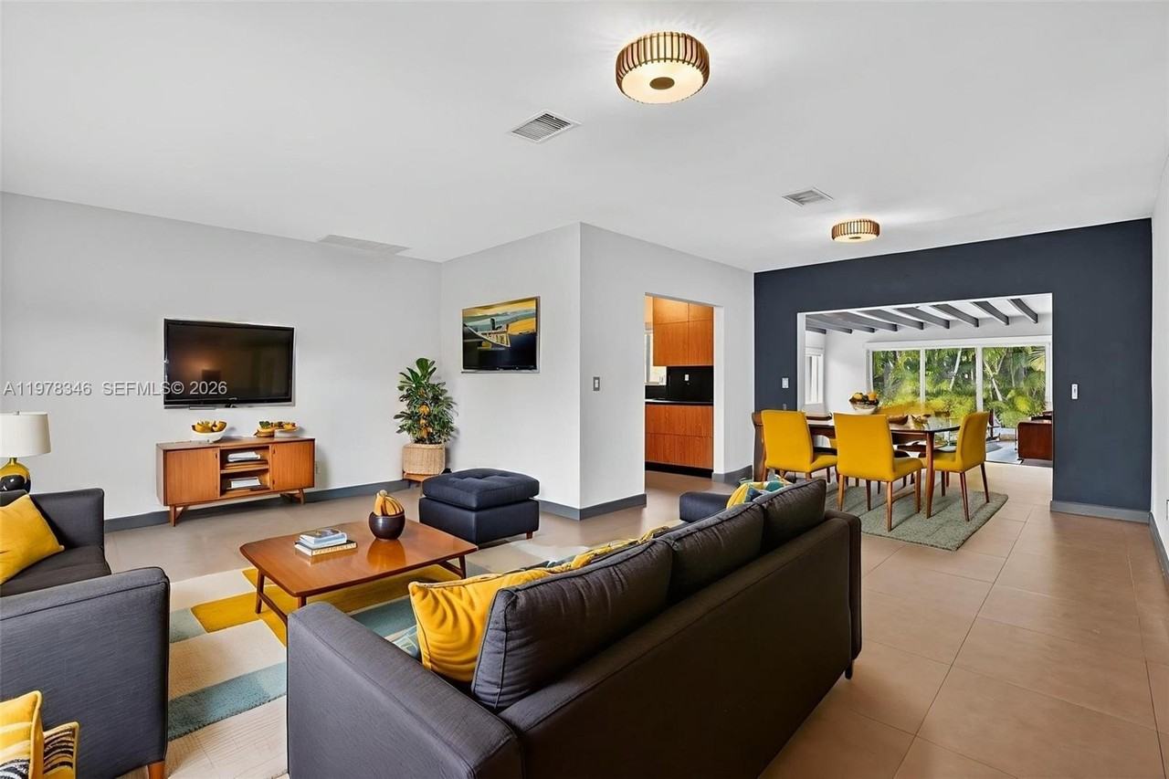 425 Ne 114th St #0 - Photo 7 of 45