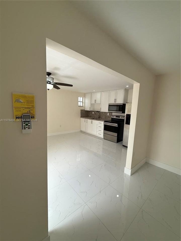 11690 Sw 185th St #1 - Photo 5 of 11