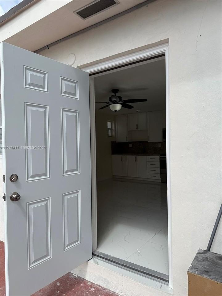 11690 Sw 185th St #1 - Photo 6 of 11