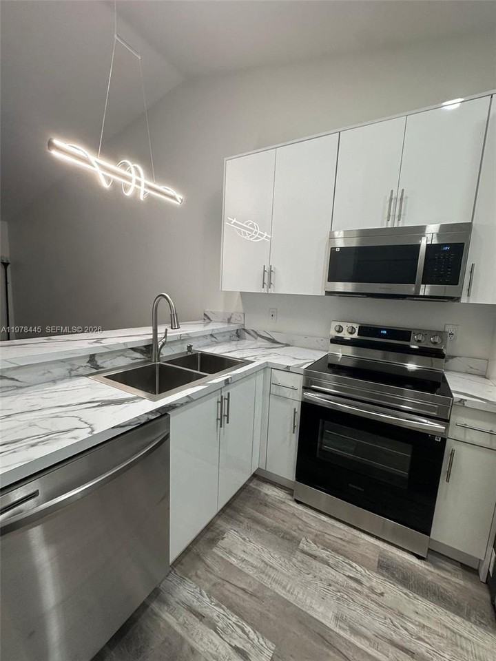 11441 Nw 45th St #11443 - Photo 2 of 23