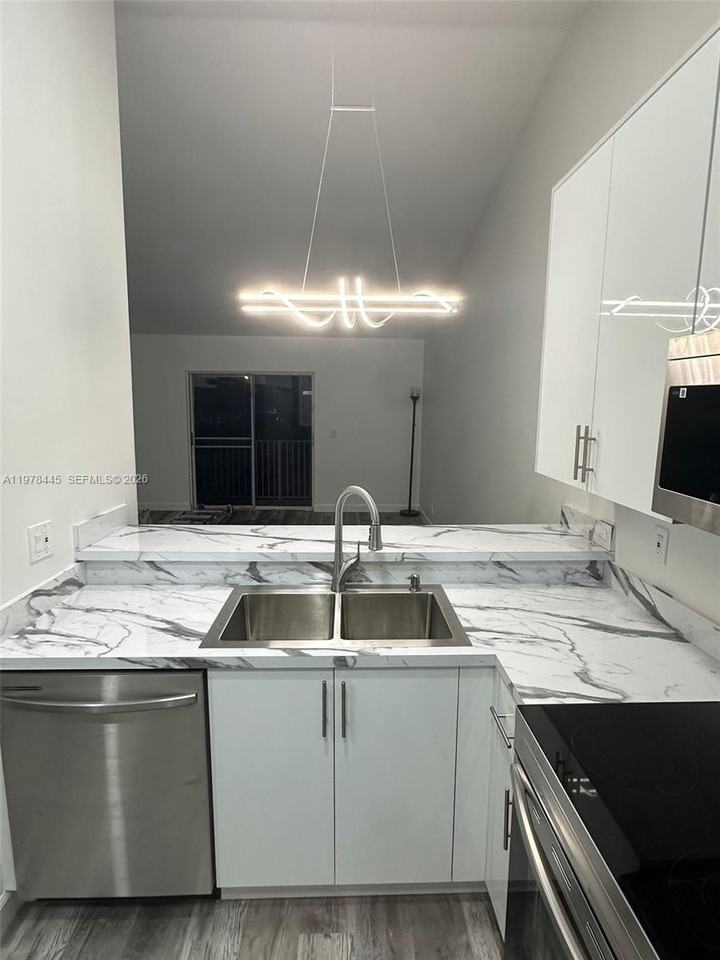 11441 Nw 45th St #11443 - Photo 6 of 23