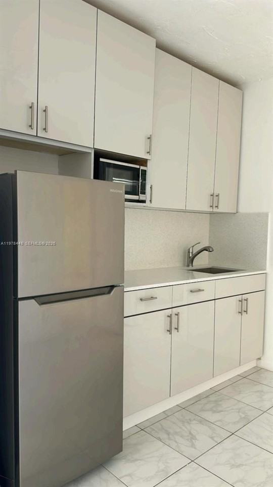 10241 Sw 88th St #1 - Photo 4 of 9