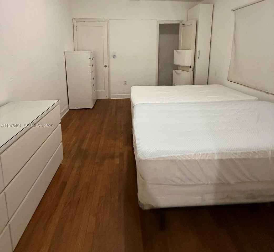 3127 Sw 21st St #2 - Photo 4 of 6