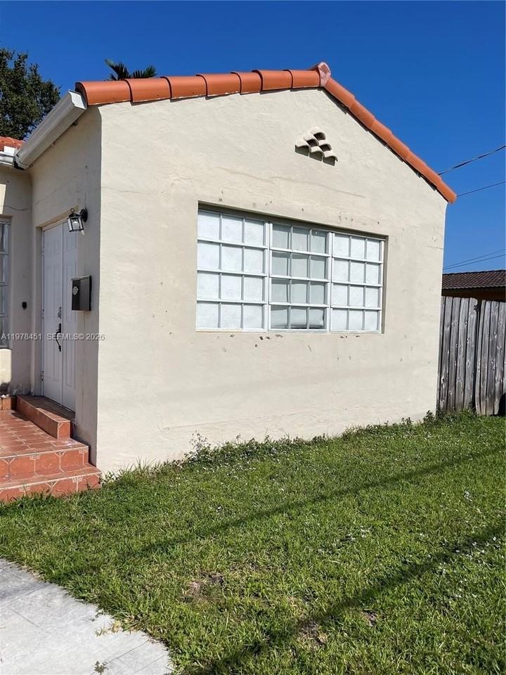 3127 Sw 21st St #2 - Photo 6 of 6