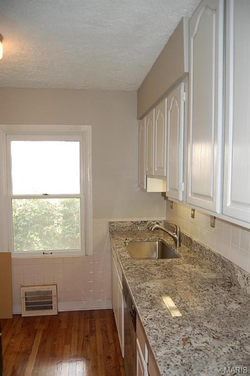 814 Dickson St - Photo 5 of 14