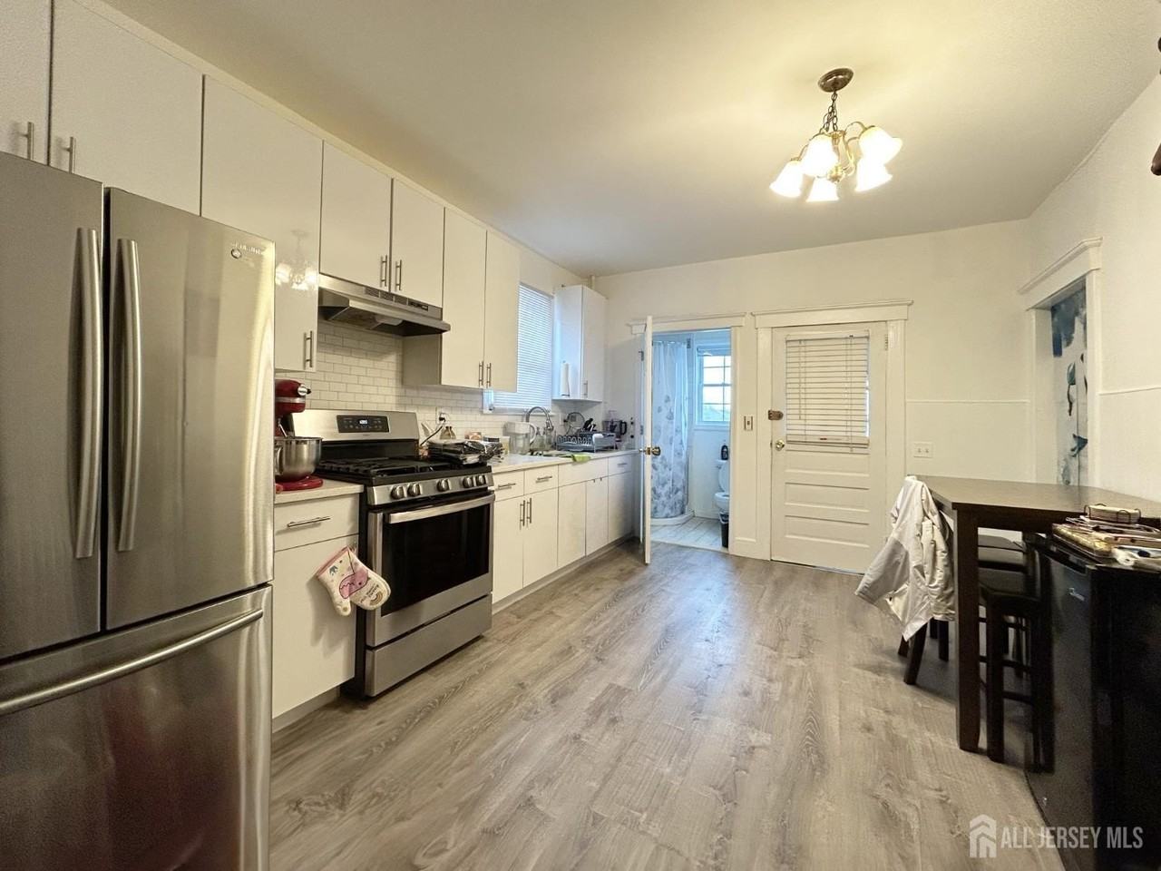 104 Thompson St - Photo 3 of 10