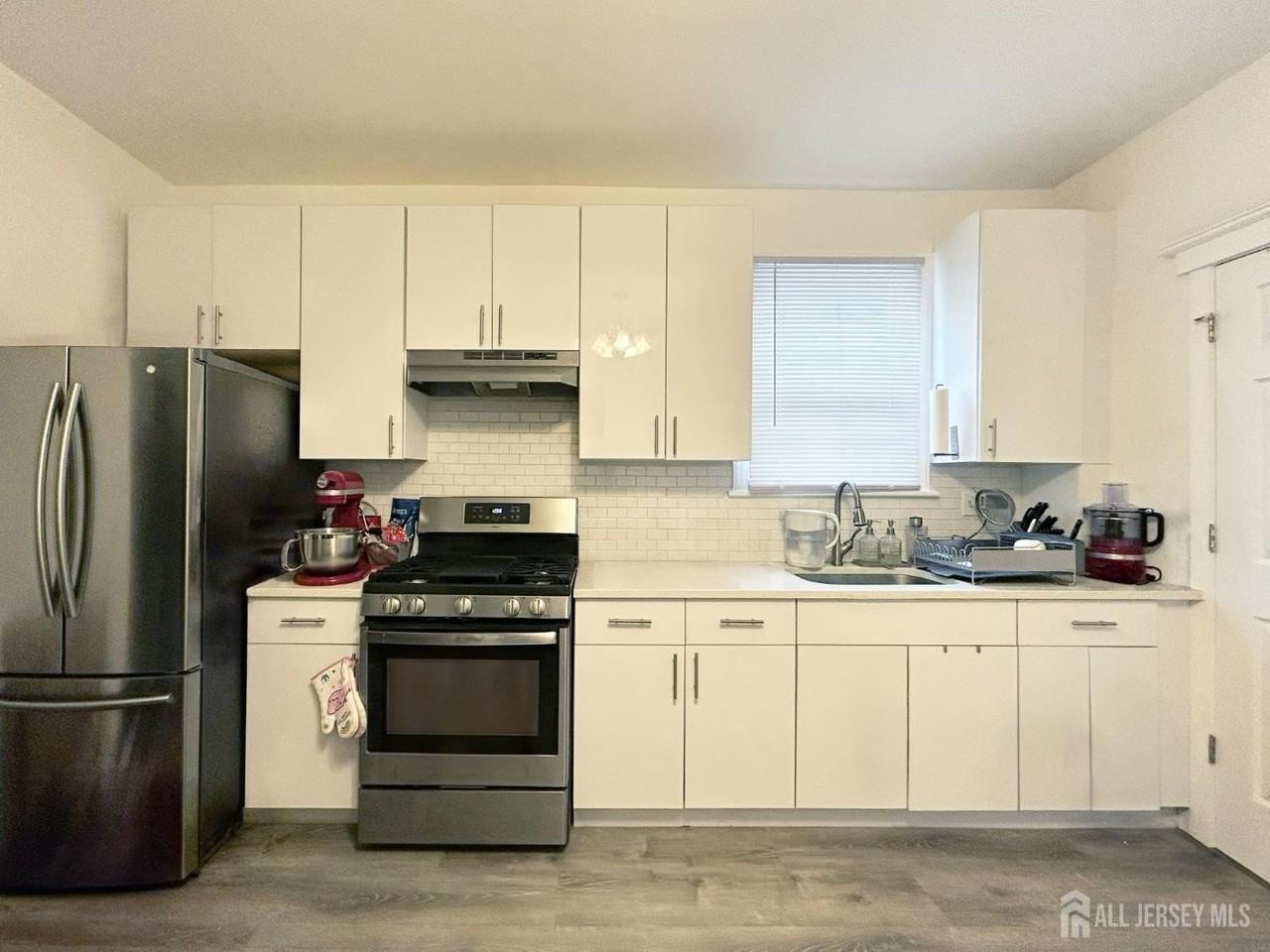 104 Thompson St - Photo 4 of 10