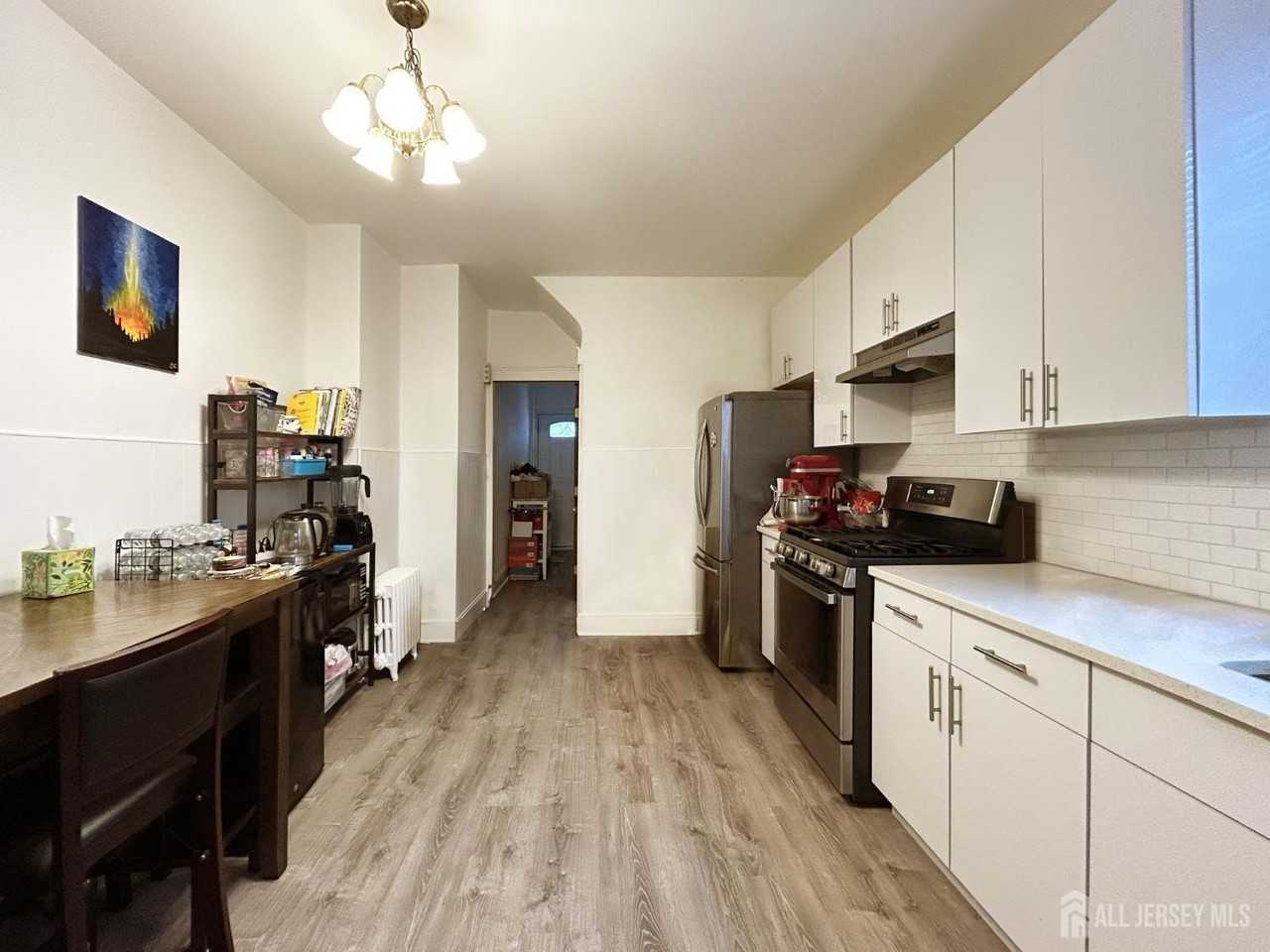 104 Thompson St - Photo 5 of 10