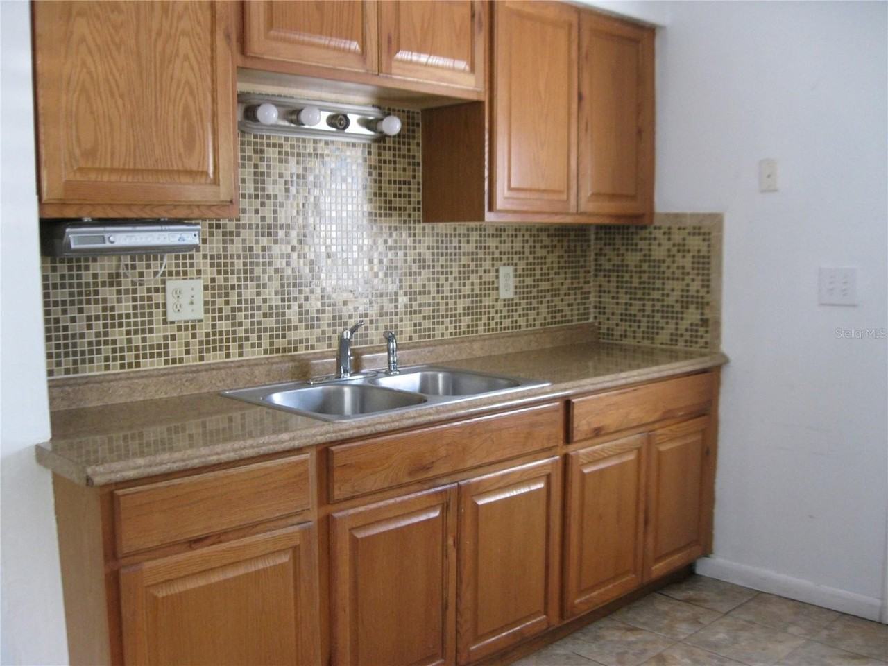 620 31st Ave E - Photo 5 of 15