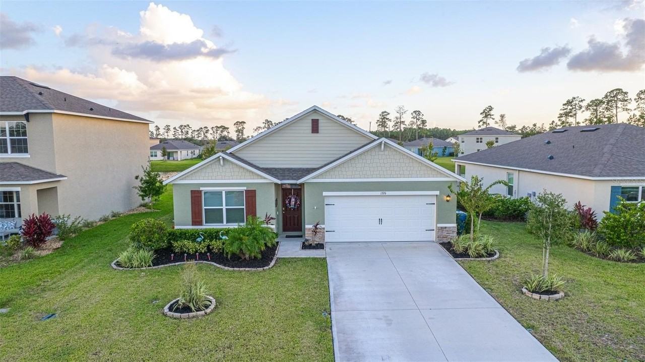 1326 Middle Lake Dr - Photo 4 of 34