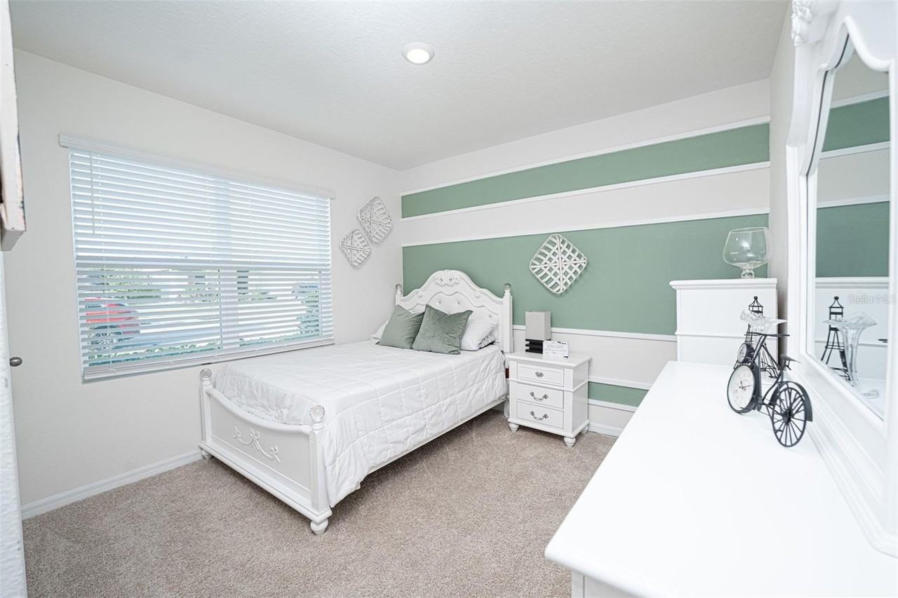 1326 Middle Lake Dr - Photo 5 of 34