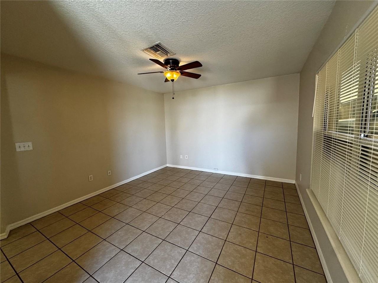 2630 Icabod Ct - Photo 3 of 8