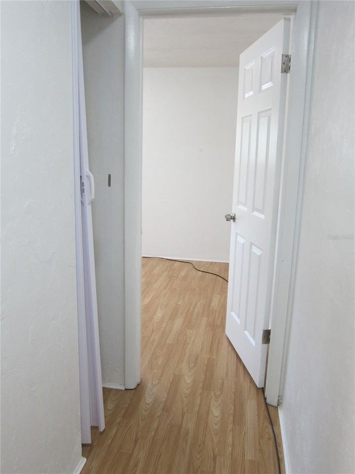 6417 Sw 9th Ave #D - Photo 6 of 25