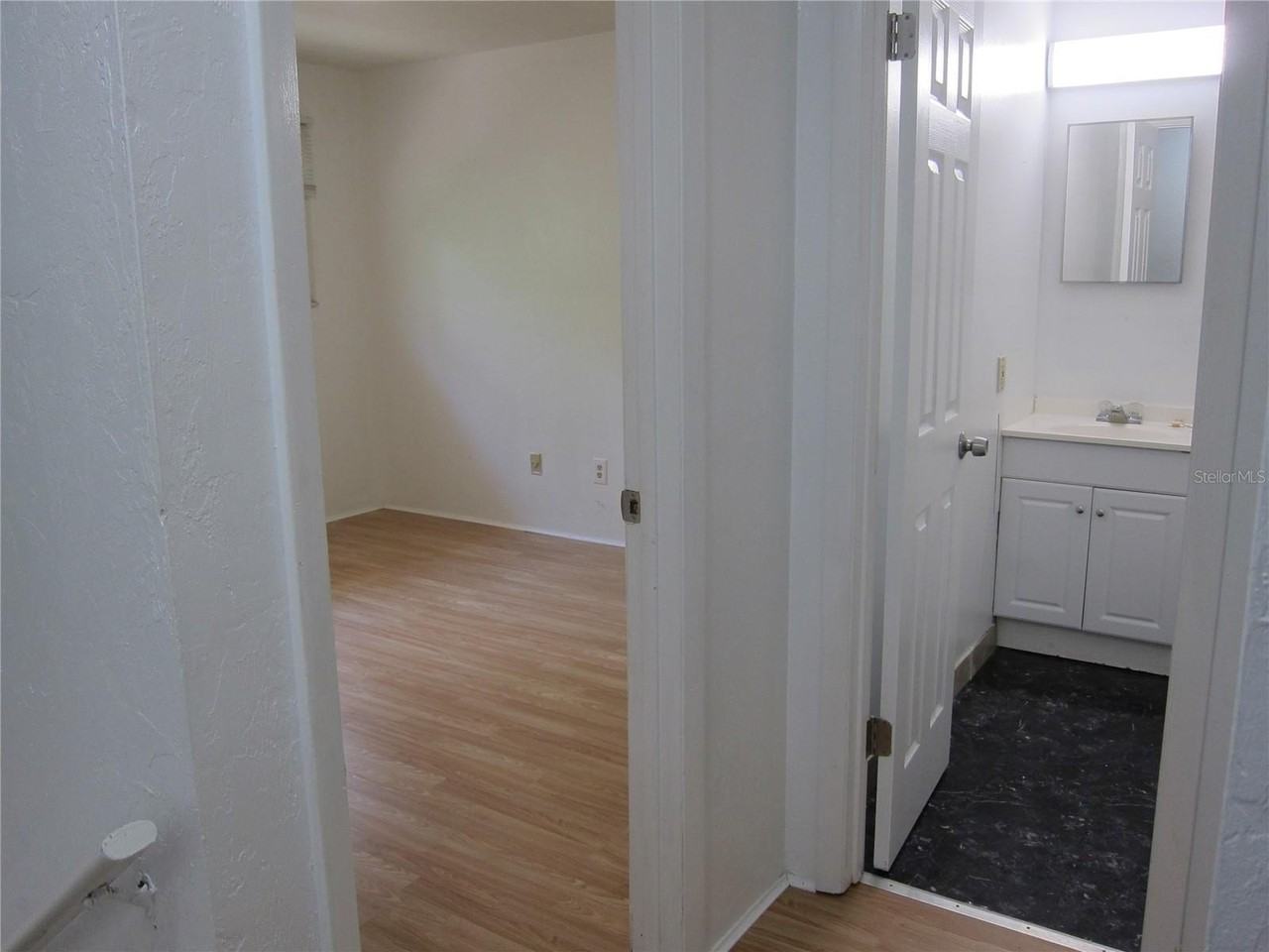 6417 Sw 9th Ave #D - Photo 7 of 25